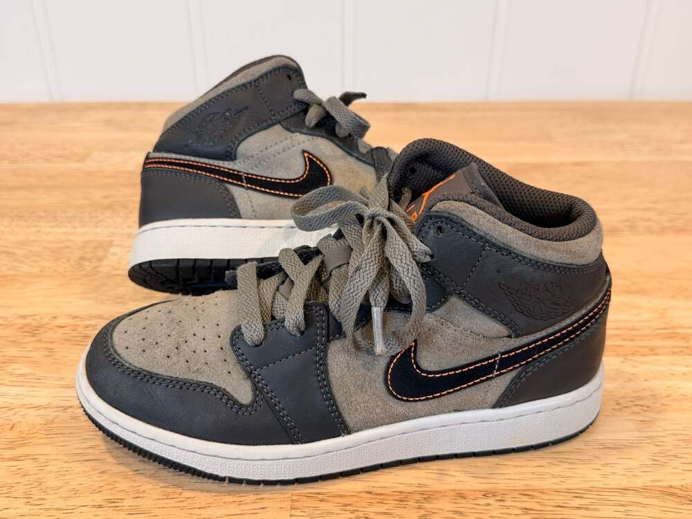 Air Jordan 1 Mid SE GS 'Night Stadium' Sneakers Kids Size 4Y